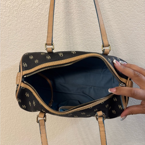 Dooney & Bourke Black and Tan Barrel Bag EUC - Picture 4 of 4
